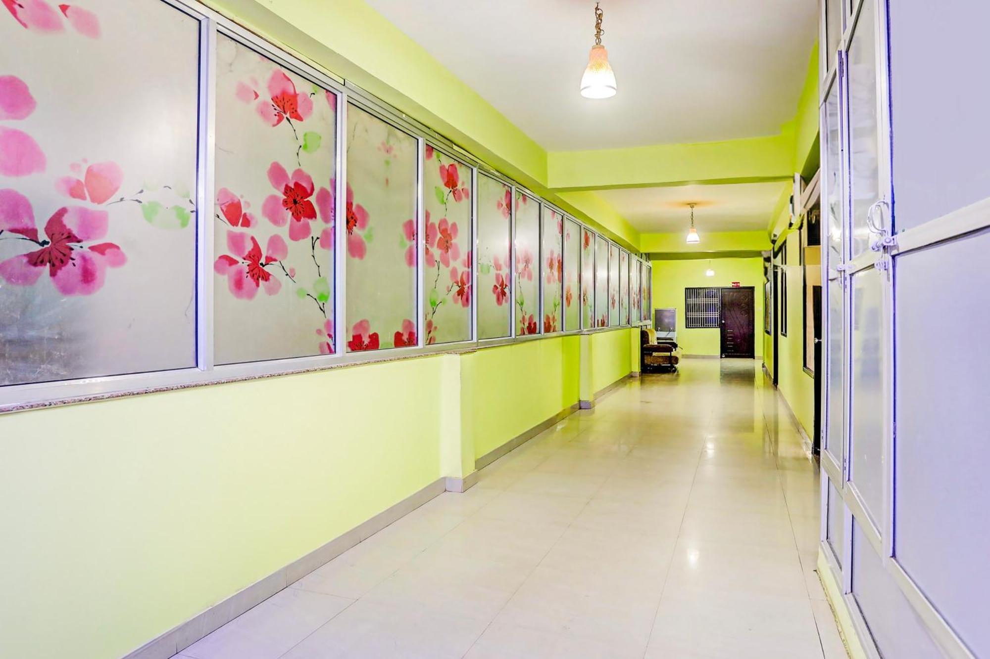 Super Hotel O Hyderabad Gate Iit Bhu Kakarmatha Esterno foto