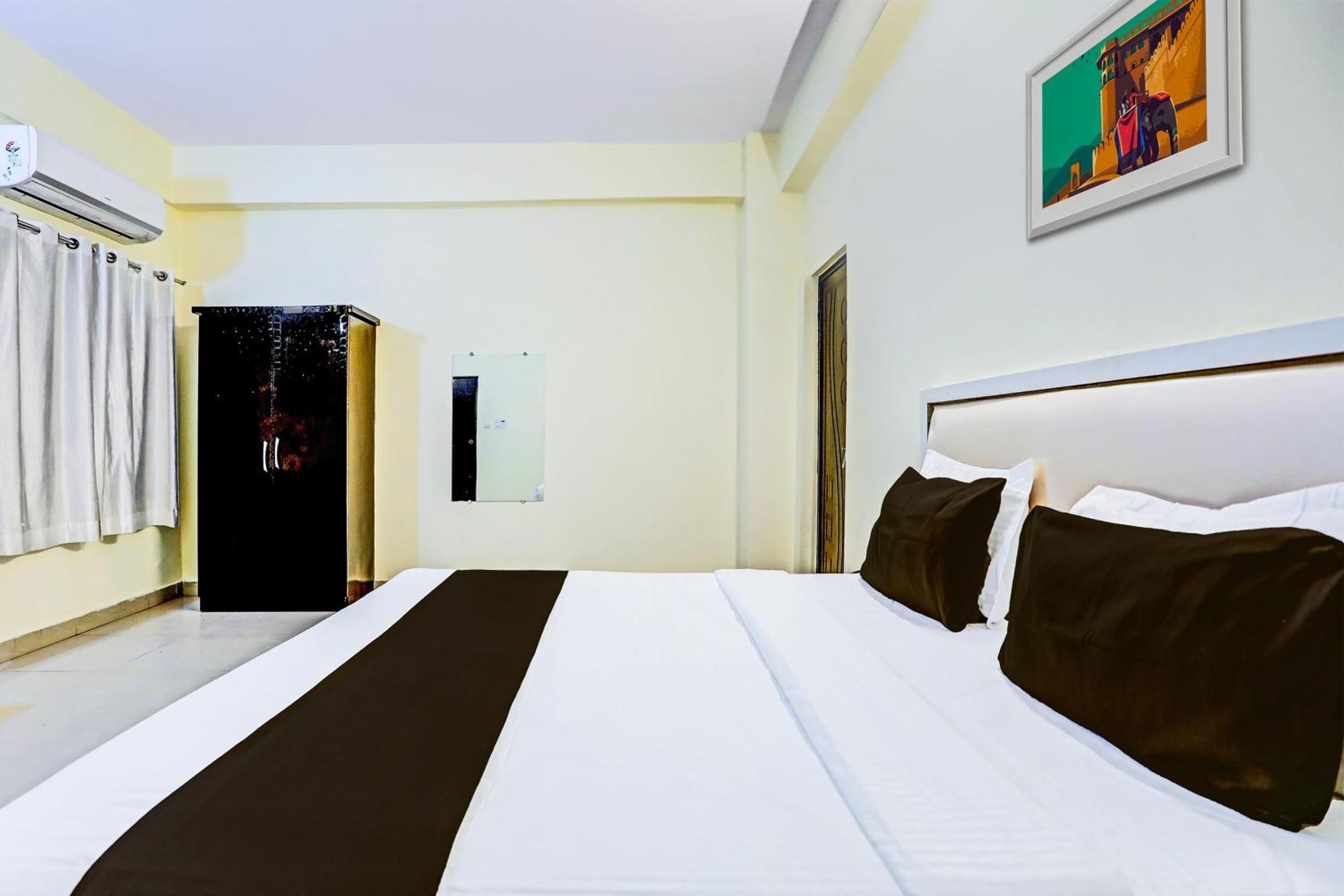 Super Hotel O Hyderabad Gate Iit Bhu Kakarmatha Esterno foto