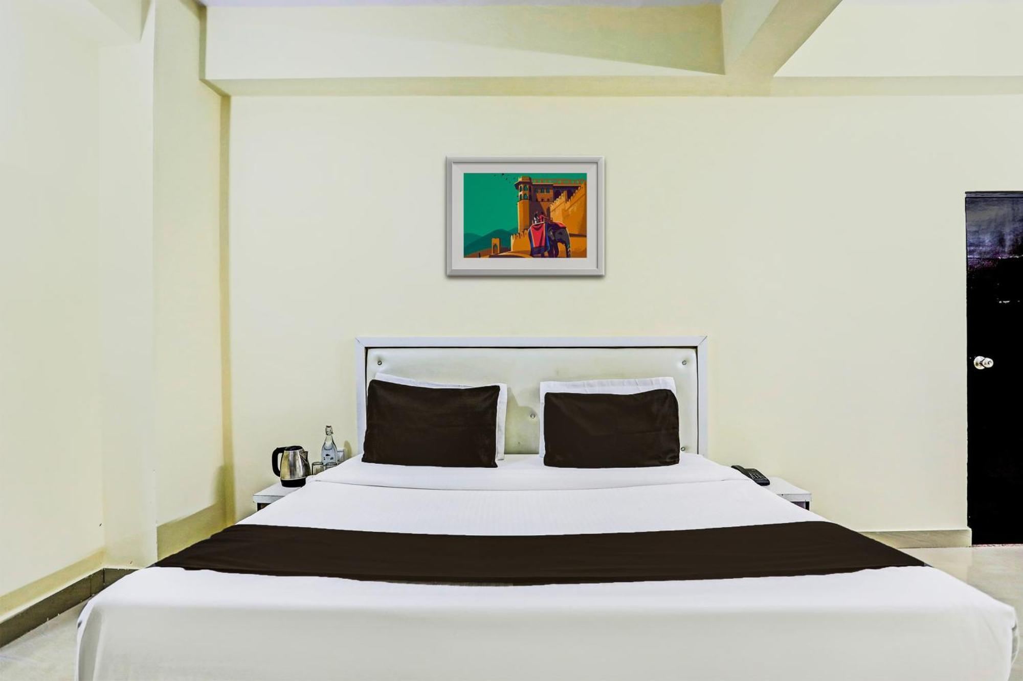 Super Hotel O Hyderabad Gate Iit Bhu Kakarmatha Esterno foto