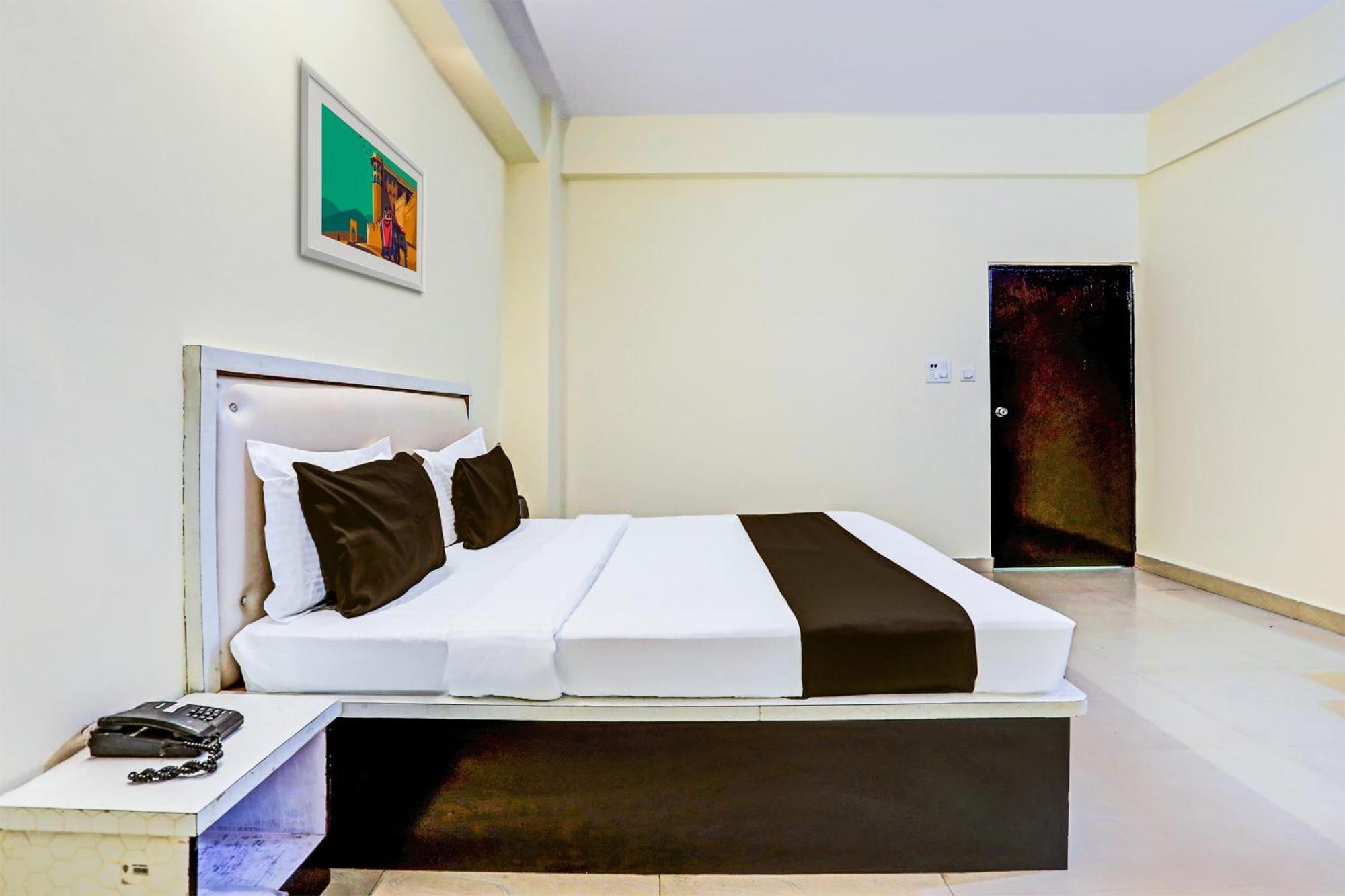 Super Hotel O Hyderabad Gate Iit Bhu Kakarmatha Esterno foto