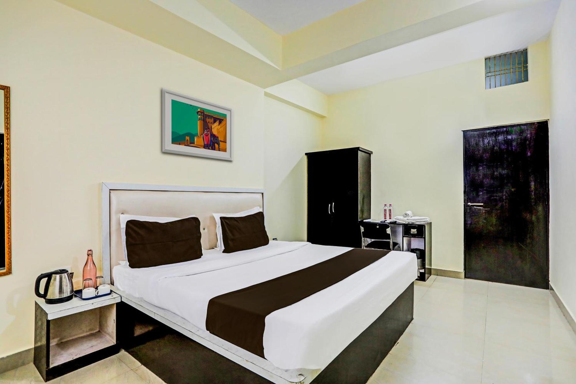 Super Hotel O Hyderabad Gate Iit Bhu Kakarmatha Esterno foto