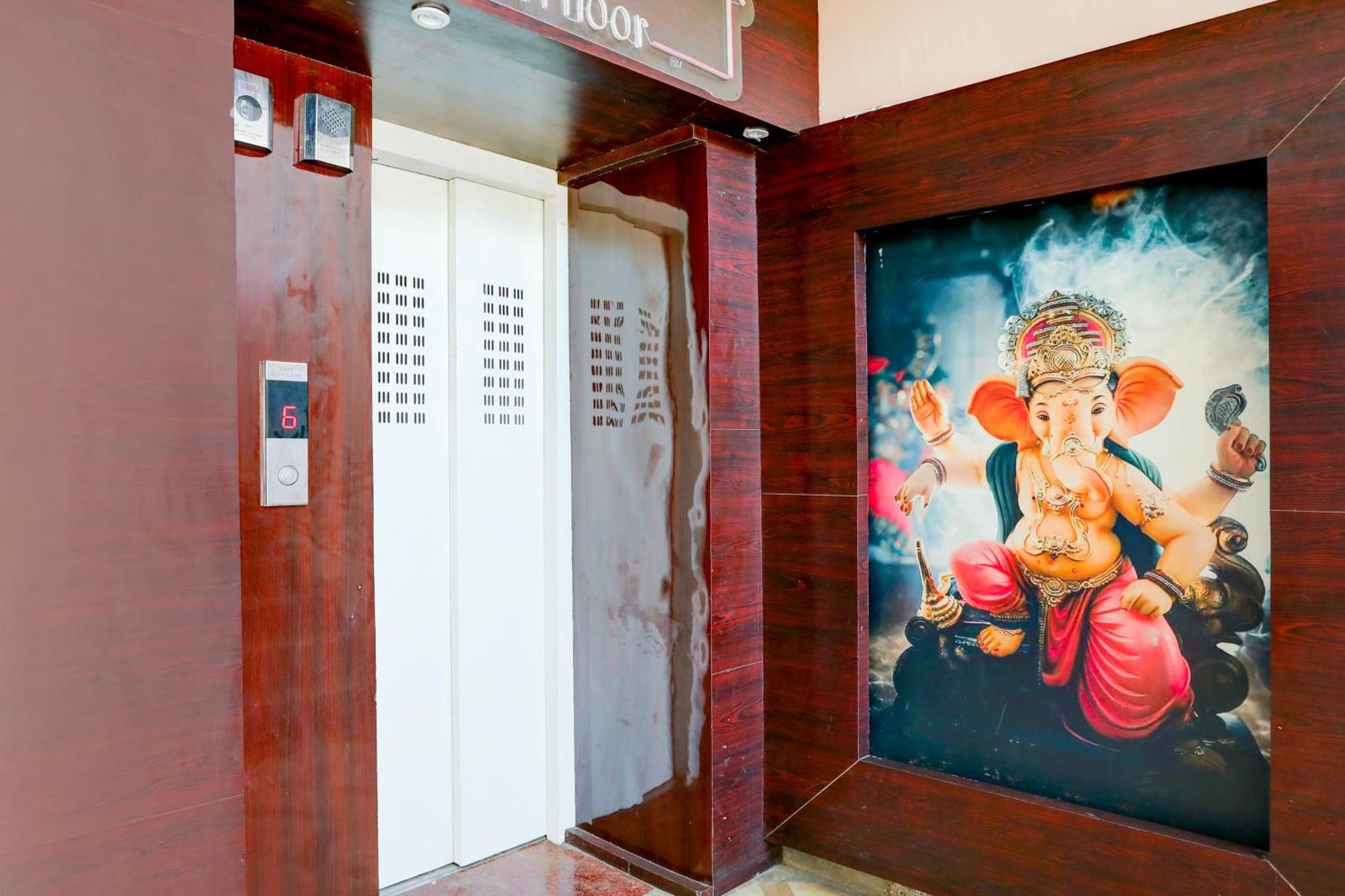 Super Hotel O Hyderabad Gate Iit Bhu Kakarmatha Esterno foto